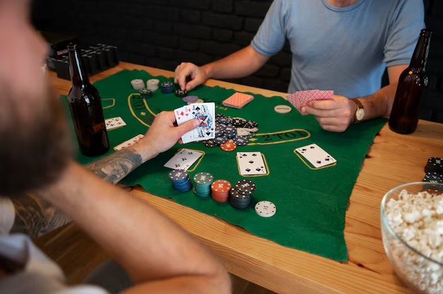 yoktogel88 Bonanza Gold live studio showing Sic Bo dice tumbler and active player betting interface